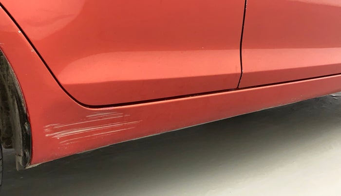 2012 Maruti Swift VXI, Petrol, Manual, 1,20,587 km, Right running board - Slightly dented