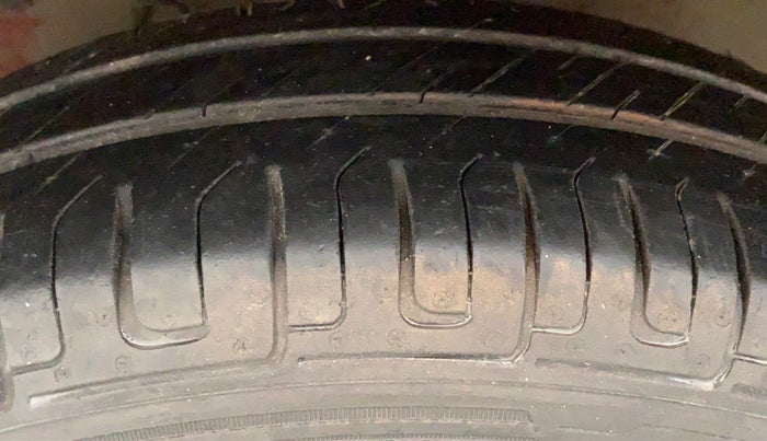 2012 Maruti Swift VXI, Petrol, Manual, 1,20,587 km, Left Front Tyre Tread