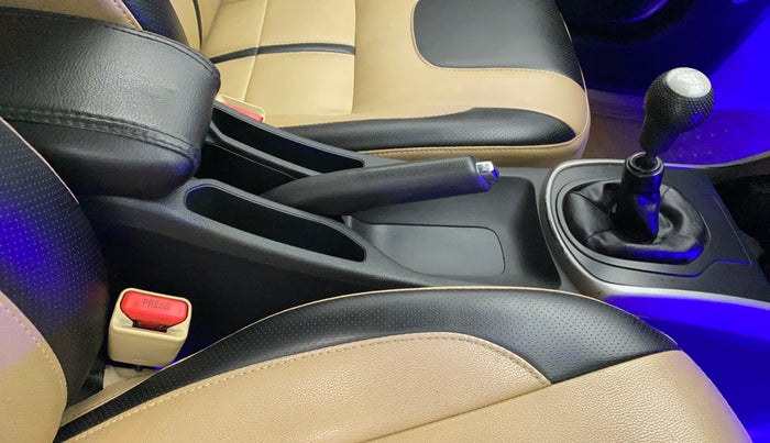 2016 Honda City 1.5L I-VTEC V MT, Petrol, Manual, 1,09,216 km, Gear Lever