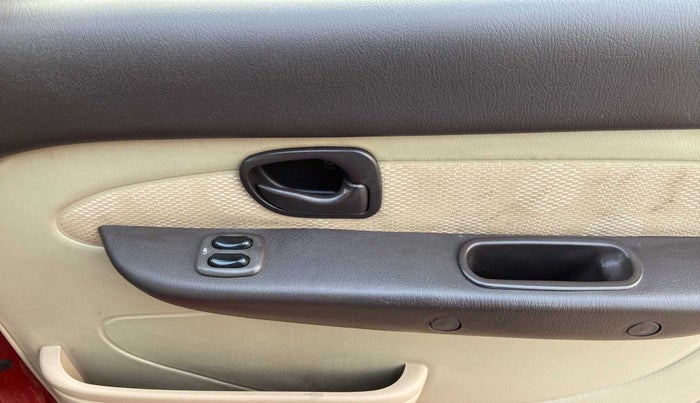 2013 Hyundai Santro Xing GLS, CNG, Manual, 73,247 km, Driver Side Door Panels Control