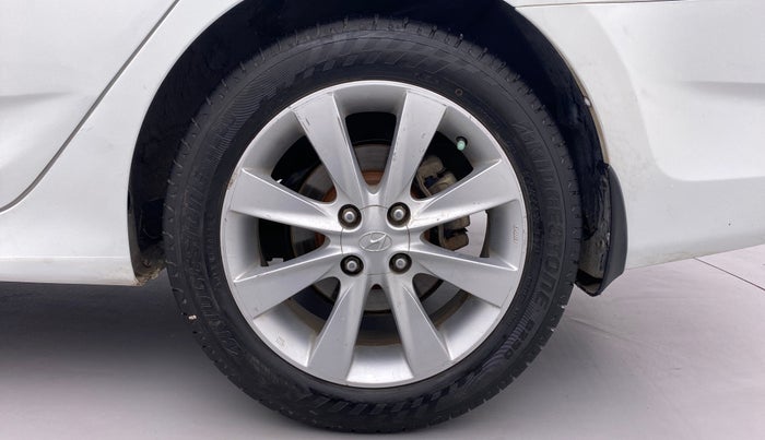 2011 Hyundai Verna FLUIDIC 1.6 SX CRDI, Diesel, Manual, 77,302 km, Left Rear Wheel