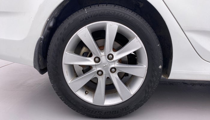 2011 Hyundai Verna FLUIDIC 1.6 SX CRDI, Diesel, Manual, 77,302 km, Right Rear Wheel