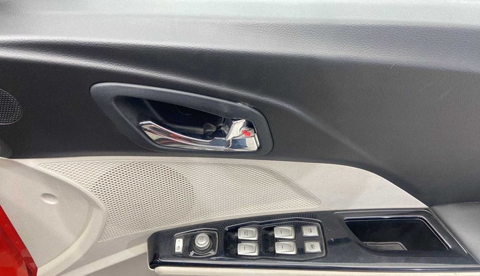 2019 Mahindra XUV300 W8 1.2 PETROL, Petrol, Manual, 17,531 km, Driver Side Door Panels Control