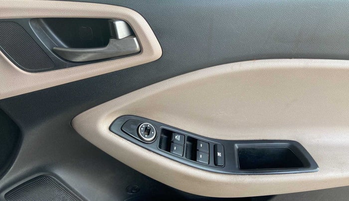 2017 Hyundai Elite i20 MAGNA 1.4 CRDI, Diesel, Manual, 73,474 km, Driver Side Door Panels Control