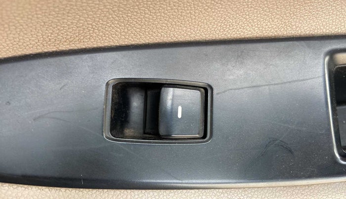2017 Hyundai Elite i20 MAGNA 1.4 CRDI, Diesel, Manual, 73,474 km, Right rear window switch / handle - Minor damage