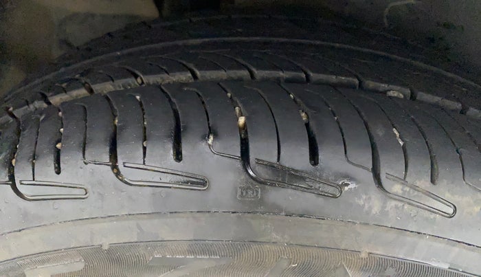 2016 Maruti Ertiga ZDI SHVS, Diesel, Manual, 1,05,772 km, Right Rear Tyre Tread