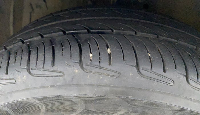 2016 Maruti Ertiga ZDI SHVS, Diesel, Manual, 1,05,772 km, Left Front Tyre Tread