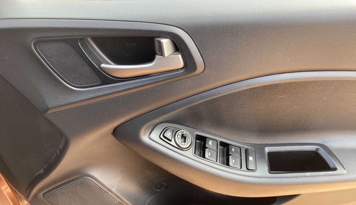 2016 Hyundai i20 Active 1.2 S, Petrol, Manual, 49,354 km, Driver Side Door Panels Control