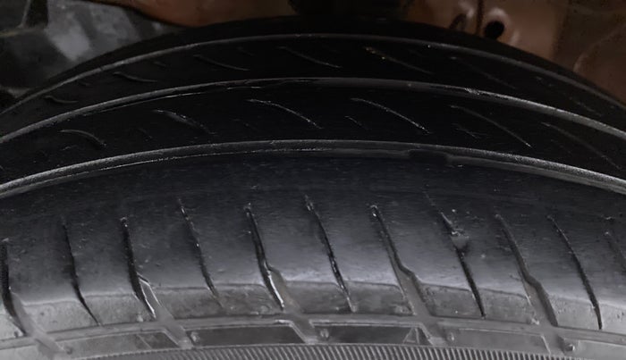 2015 Honda Jazz 1.2 V MT, Petrol, Manual, 47,077 km, Left Front Tyre Tread