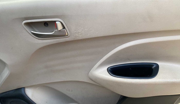 2018 Hyundai NEW SANTRO SPORTZ CNG, CNG, Manual, 90,389 km, Driver Side Door Panels Control