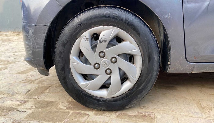 2018 Hyundai NEW SANTRO SPORTZ CNG, CNG, Manual, 90,389 km, Left front tyre - Minor crack