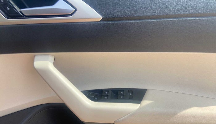 2022 Volkswagen VIRTUS TOPLINE TSI 1.0 AT, Petrol, Automatic, 9,032 km, Driver Side Door Panels Control