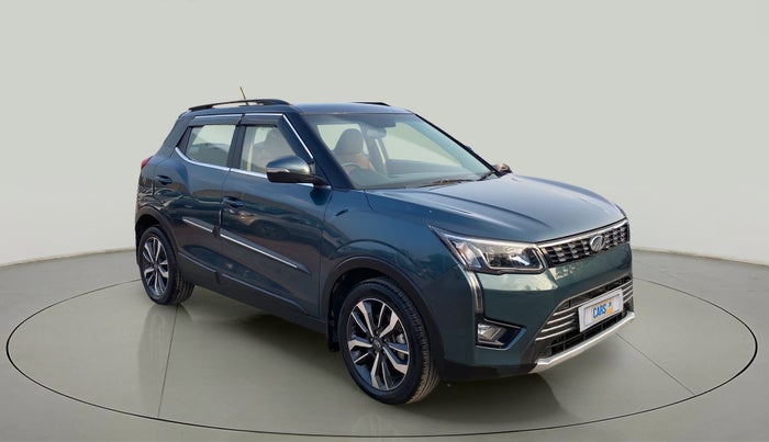 2020 Mahindra XUV300 W8 (O) 1.5 DIESEL AMT, Diesel, Automatic, 13,248 km, Right Front Diagonal