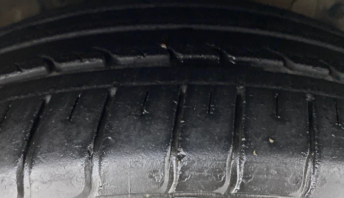 2015 Tata Bolt XT REVOTRON, Petrol, Manual, 22,846 km, Right Front Tyre Tread
