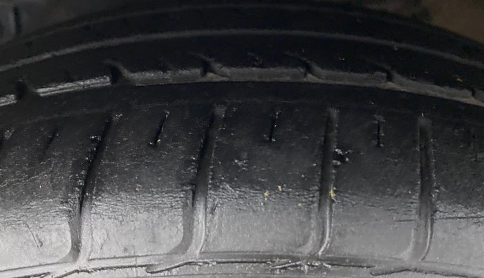 2015 Tata Bolt XT REVOTRON, Petrol, Manual, 22,846 km, Left Front Tyre Tread