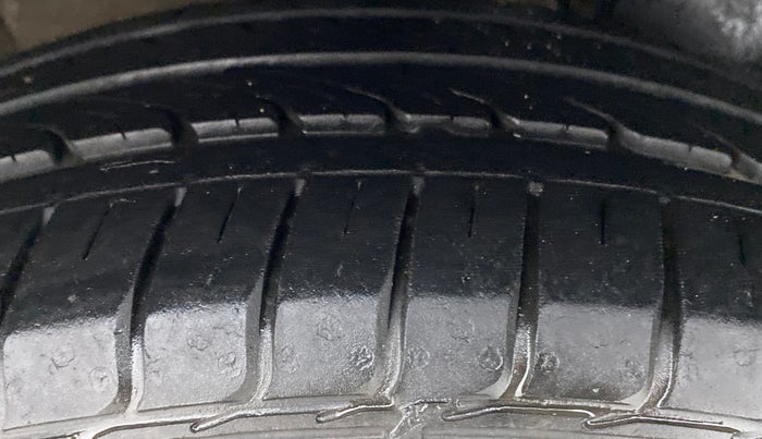 2015 Tata Bolt XT REVOTRON, Petrol, Manual, 22,846 km, Right Rear Tyre Tread