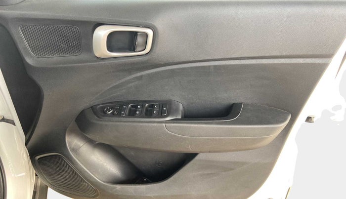 2019 Hyundai VENUE SX PLUS 1.0 TURBO DCT, Petrol, Automatic, 33,715 km, Driver Side Door Panels Control