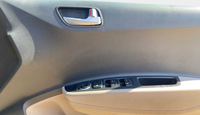 2017 Hyundai Grand i10 SPORTZ (O) AT 1.2 KAPPA VTVT, Petrol, Automatic, 55,629 km, Driver Side Door Panels Control