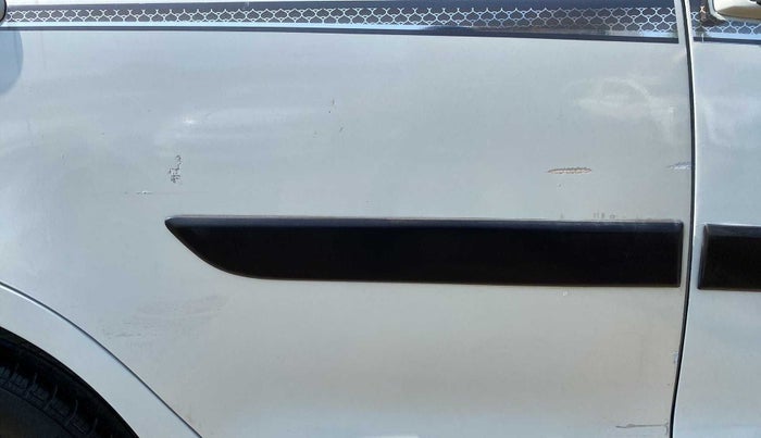 2014 Maruti Swift Dzire VXI, Petrol, Manual, 73,023 km, Right rear door - Minor scratches