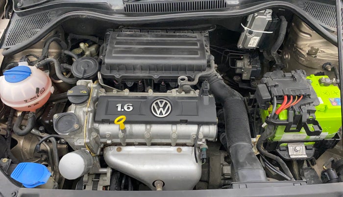 2016 Volkswagen Vento HIGHLINE 1.6 MPI, Petrol, Manual, 1,24,031 km, Open Bonet