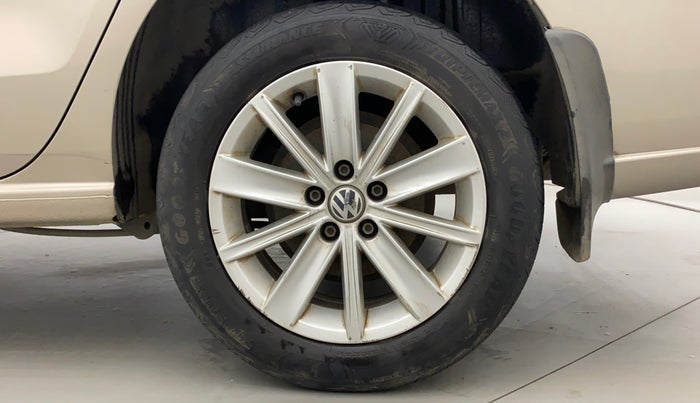 2016 Volkswagen Vento HIGHLINE 1.6 MPI, Petrol, Manual, 1,24,031 km, Left Rear Wheel