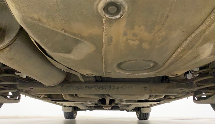 2016 Volkswagen Vento HIGHLINE 1.6 MPI, Petrol, Manual, 1,24,031 km, Rear Underbody