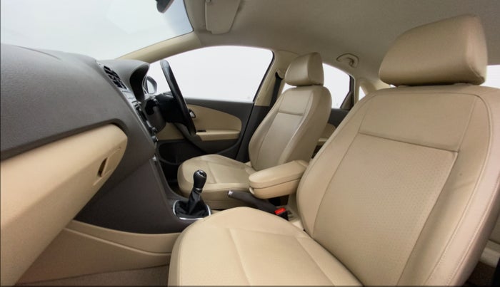 2016 Volkswagen Vento HIGHLINE 1.6 MPI, Petrol, Manual, 1,24,031 km, Right Side Front Door Cabin