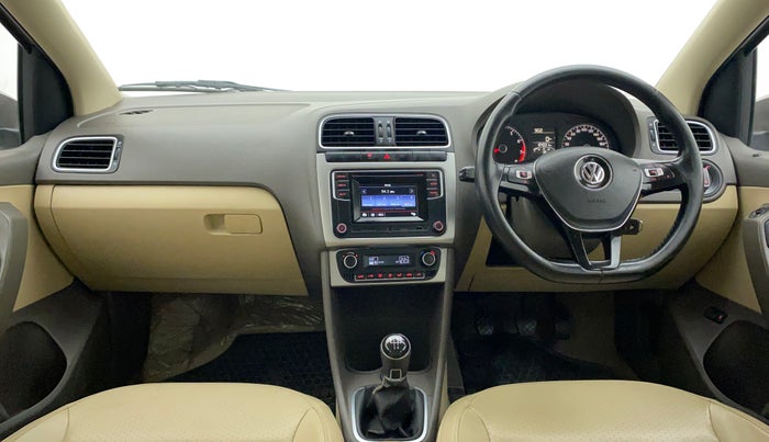 2016 Volkswagen Vento HIGHLINE 1.6 MPI, Petrol, Manual, 1,24,031 km, Dashboard