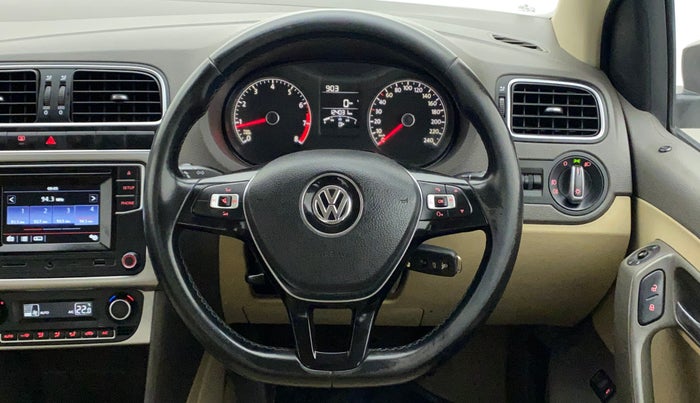2016 Volkswagen Vento HIGHLINE 1.6 MPI, Petrol, Manual, 1,24,031 km, Steering Wheel Close Up