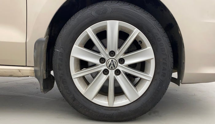 2016 Volkswagen Vento HIGHLINE 1.6 MPI, Petrol, Manual, 1,24,031 km, Right Front Wheel