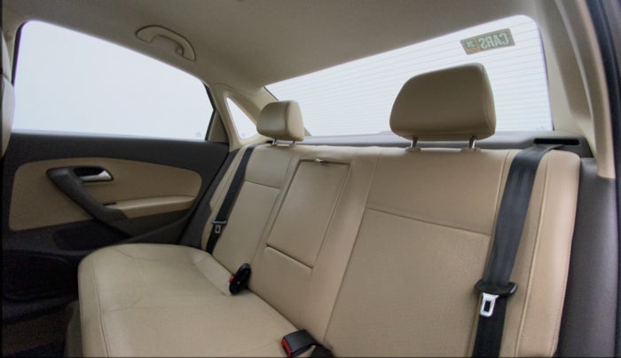 2016 Volkswagen Vento HIGHLINE 1.6 MPI, Petrol, Manual, 1,24,031 km, Right Side Rear Door Cabin