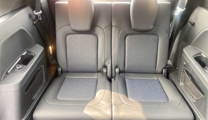 2022 Tata Safari XZA PLUS DARK EDITION, Diesel, Automatic, 15,681 km, Third Seat Row ( optional )
