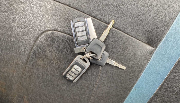 2017 Datsun Go T, Petrol, Manual, 45,671 km, Key Close Up