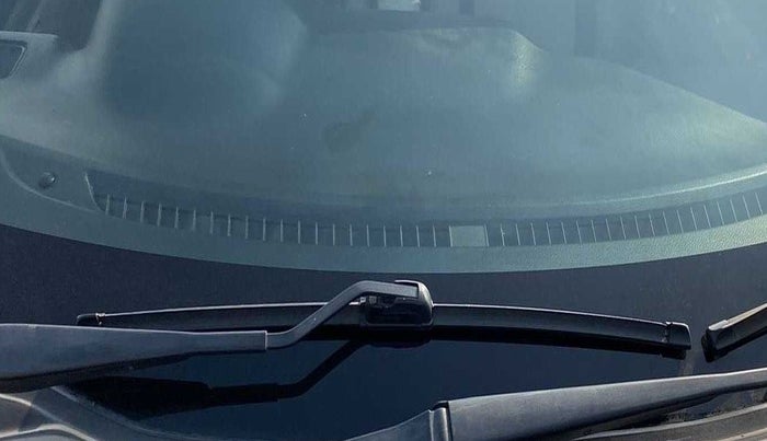 2018 Maruti Ciaz DELTA 1.5 SHVS MT PETROL, Petrol, Manual, 76,907 km, Front windshield - Nozzle alignment