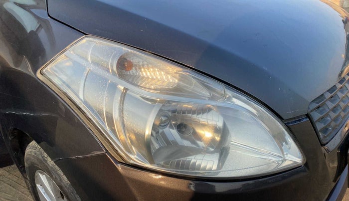 2015 Maruti Ertiga ZDI, Diesel, Manual, 95,465 km, Right headlight - Faded