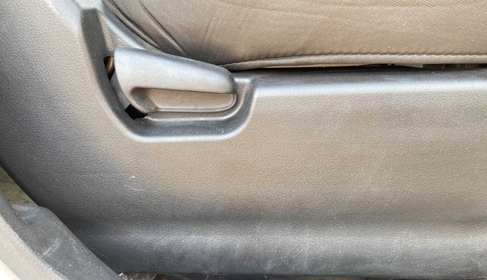 2016 Maruti Wagon R 1.0 VXI, Petrol, Manual, 55,033 km, Driver Side Adjustment Panel