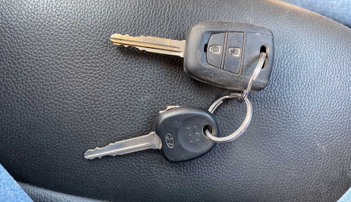 2019 Hyundai NEW SANTRO SPORTZ MT, Petrol, Manual, 40,091 km, Key Close Up