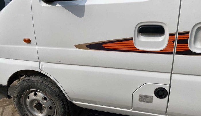 2022 Maruti Eeco 5 STR AC CNG (O), CNG, Manual, 31,899 km, Front passenger door - Slightly dented