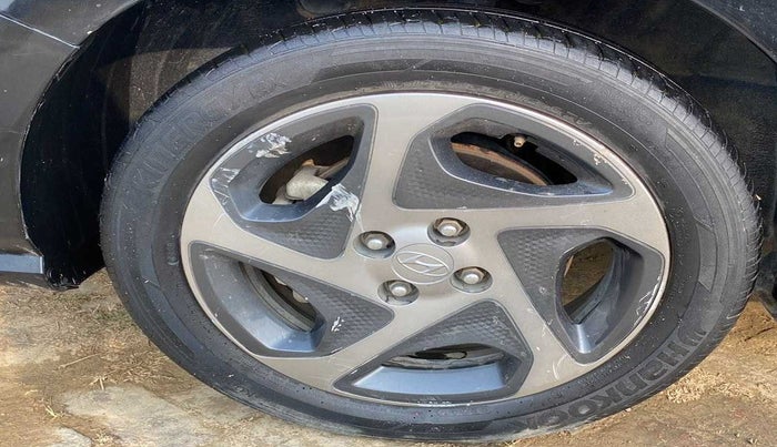 2020 Hyundai Verna S PLUS 1.5 CRDI, Diesel, Manual, 47,740 km, Left front tyre - Minor crack