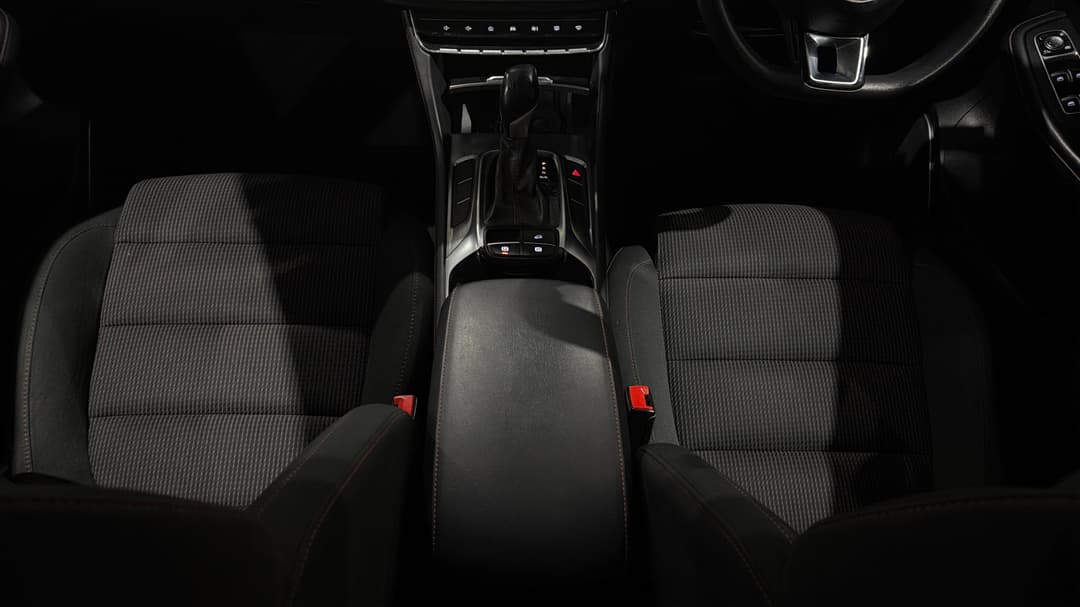 2021 MG HS Core, Automatic, 106114 km, Center Console