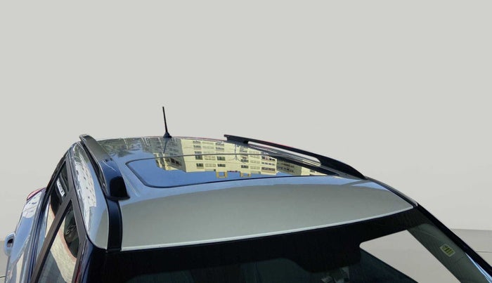 2022 Mahindra XUV300 W6 1.2 PETROL AMT, Petrol, Automatic, 24,615 km, Roof