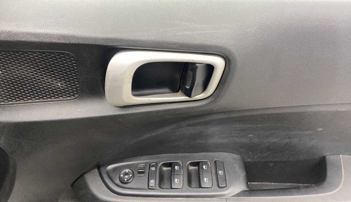2019 Hyundai VENUE S 1.2, Petrol, Manual, 55,280 km, Driver Side Door Panels Control