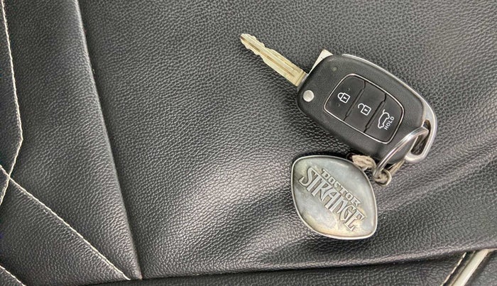 2019 Hyundai VENUE S 1.2, Petrol, Manual, 55,280 km, Key Close Up