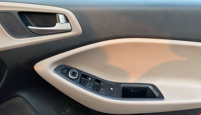 2015 Hyundai Elite i20 ASTA 1.4 CRDI (O), Diesel, Manual, 87,995 km, Driver Side Door Panels Control