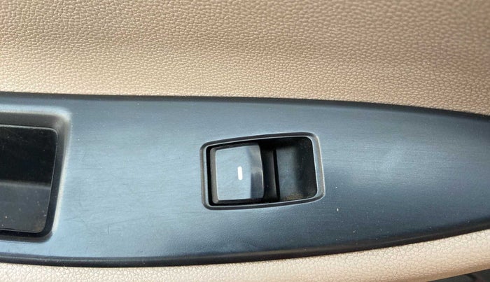 2015 Hyundai Elite i20 ASTA 1.4 CRDI (O), Diesel, Manual, 87,951 km, Left rear window switch / handle - Minor damage