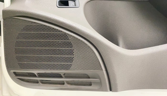 2015 Volkswagen Vento HIGHLINE 1.5 AT, Diesel, Automatic, 1,05,330 km, Speaker