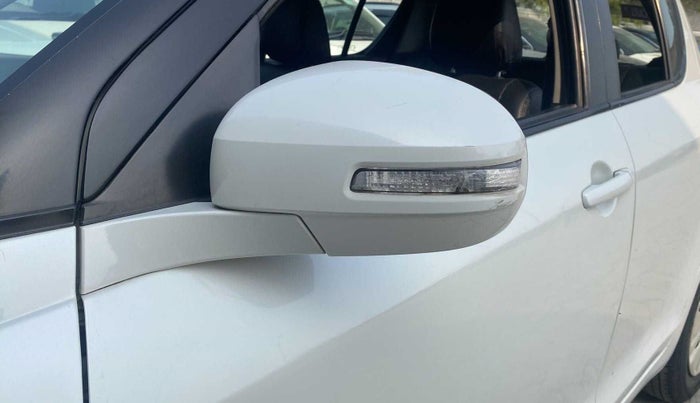 2012 Maruti Swift VXI, Petrol, Manual, 82,030 km, Left rear-view mirror - Indicator light has minor damage