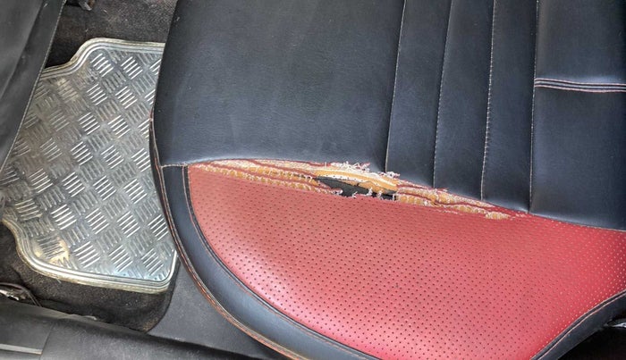 2015 Maruti Swift VXI, Petrol, Manual, 89,863 km, Second-row left seat - Cover slightly torn