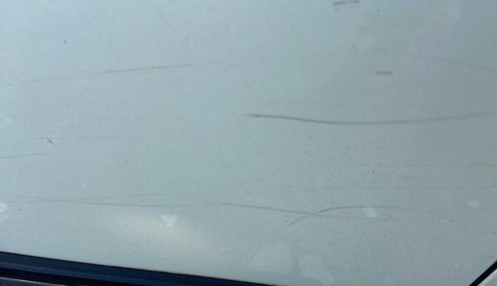 2018 Mahindra XUV500 W11, Diesel, Manual, 1,02,006 km, Right rear door - Minor scratches