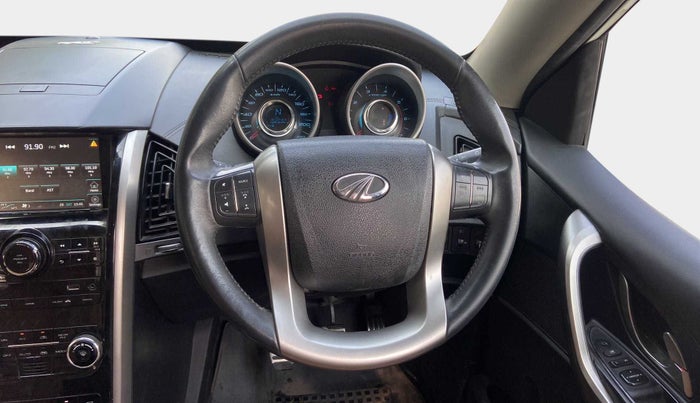 2018 Mahindra XUV500 W11, Diesel, Manual, 1,02,006 km, Steering Wheel Close Up